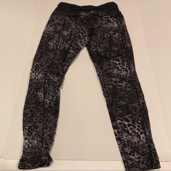 Betsey Johnson Leopard Leggings women’s size medium - Picture 3 of 4